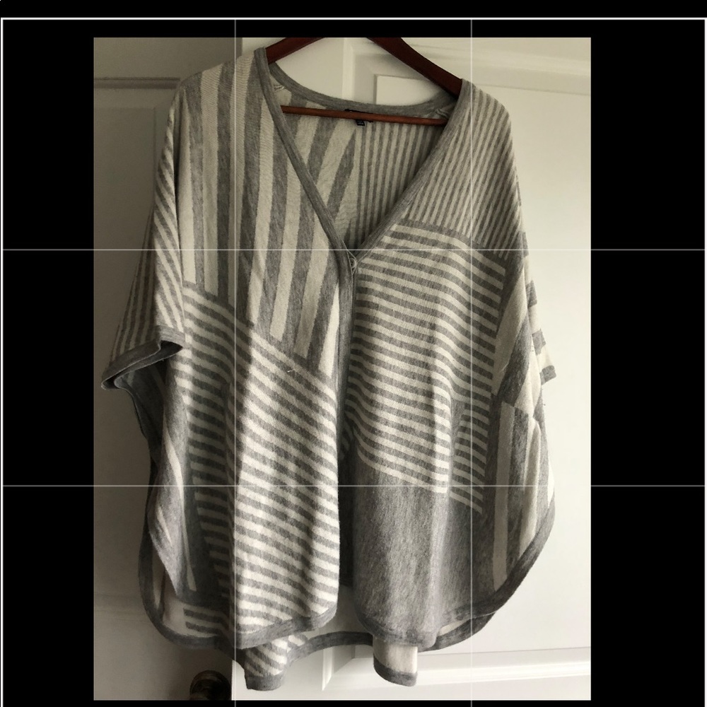 Splendid Womens Grey & Ivory sweater poncho Large